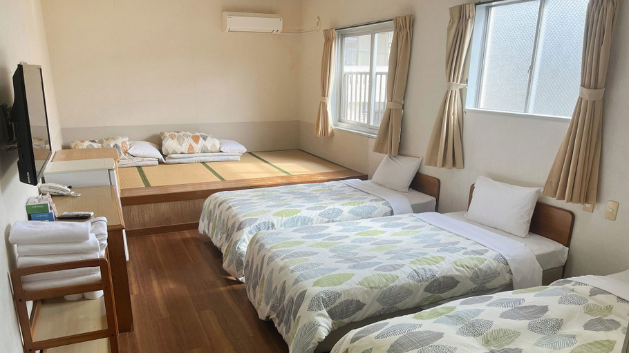 Bedroom 2, Hotel Yamadasou, Nago