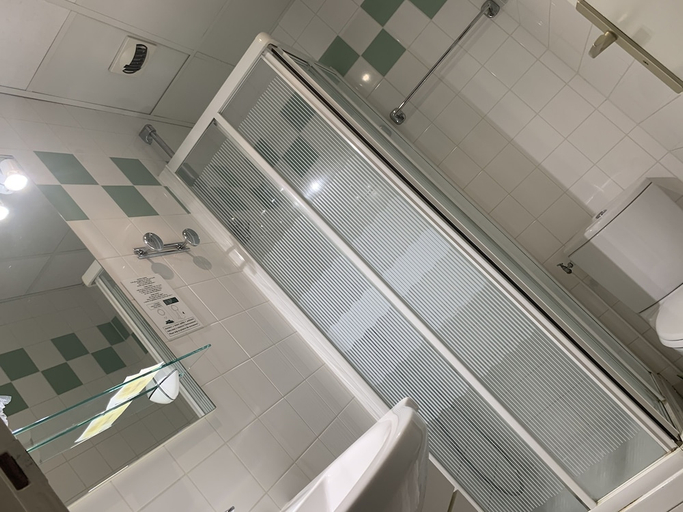 Bathroom 3, Trianon Hotel, Indre-et-Loire