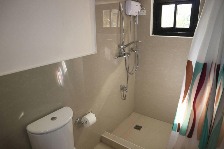 Bathroom, RedDoorz @ La Trinidad Pension House Aklan, Kalibo