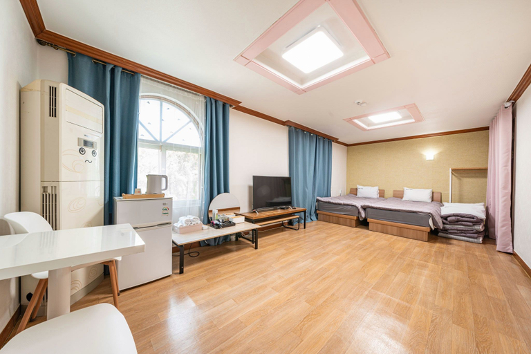 Bedroom 2, Haenam Ttangkkeut Beach, Haenam