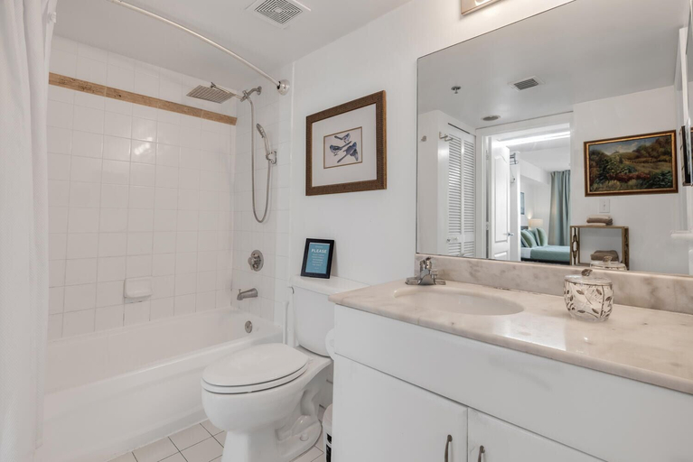Bathroom, Miami Brickell unit Balcony Pool 1 pkg, Miami-Dade