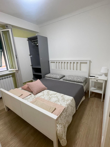 Bedroom 1, La terrazza, Savona