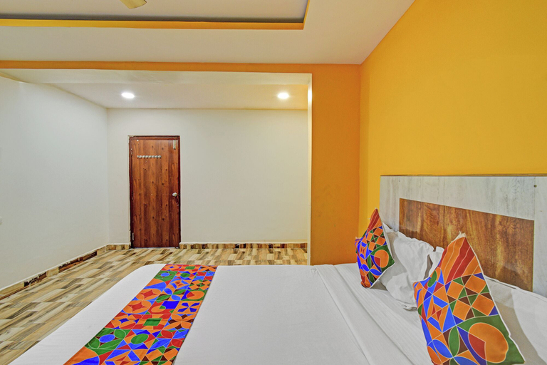 Room 5, FabHotel Sri Sai Regency - Nr. RTC X Roads Metro Station, Hyderabad