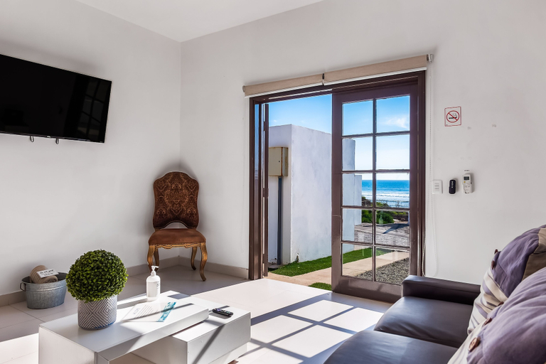 Primary image 4, Dog-friendly Suite With Hot Tub, Kitchenette, Heated Outdoor Pool, Private Patio, Tijuana