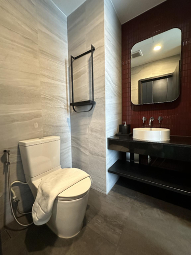Bathroom 2, Pattaya City Center Apartment, Pattaya