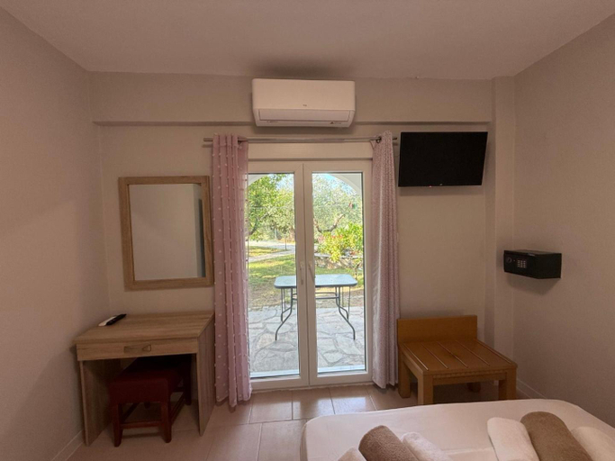 Bedroom 4, Makis House, Central Macedonia