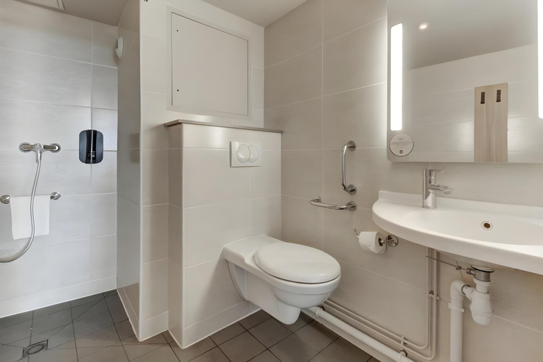 Bathroom 4, B&B HOTEL Marseille Prado Vélodrome, Bouches-du-Rhône