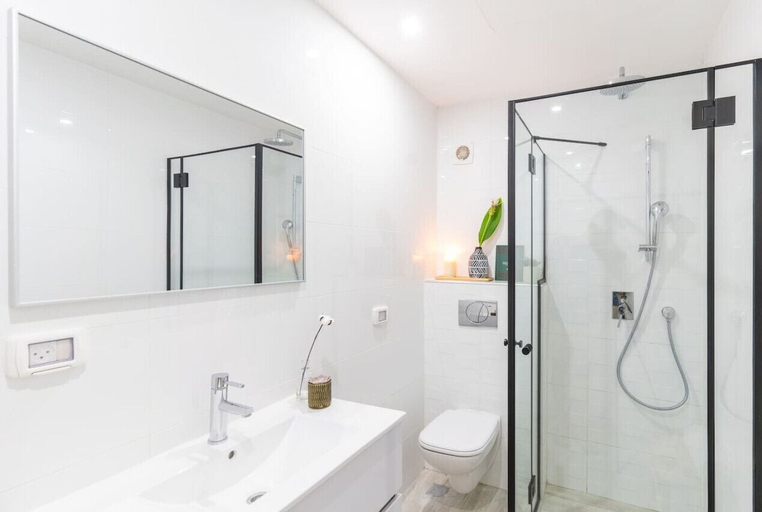Bathroom 4, Tranquil Stay Near Beach by Sea N' Rent