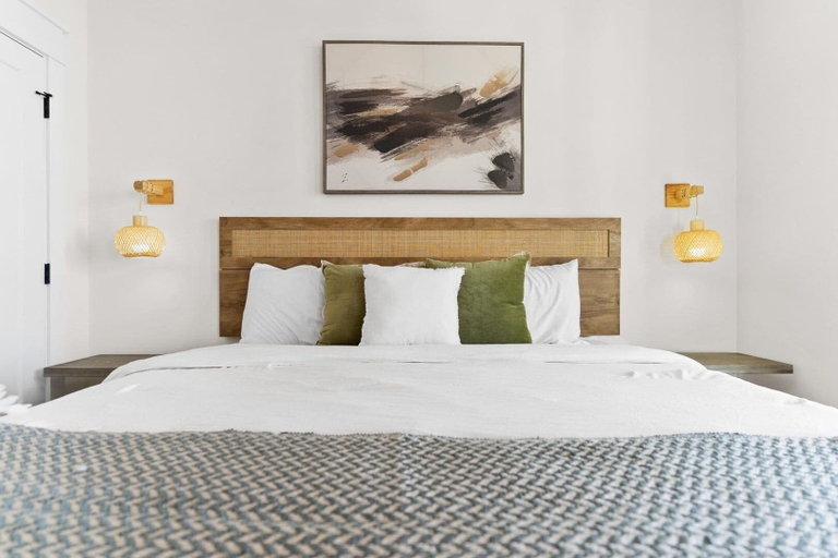 Room 5, 1040 Break / 1040 Ocean Blvd West 4 Bedroom Home by RedAwning, Brunswick
