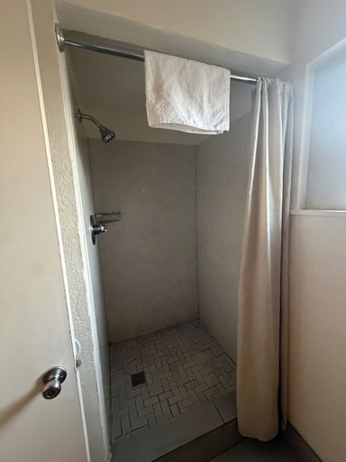 Bathroom 3, Townhouse Motel, San Joaquin