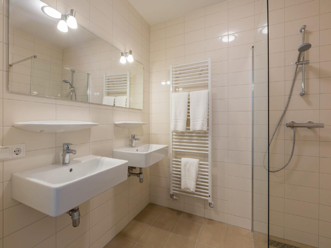 Bathroom 2, Stylish Beach Getaway, Veere