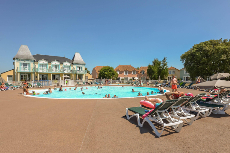Pool 2, Coast Home With Play Area, Vendée