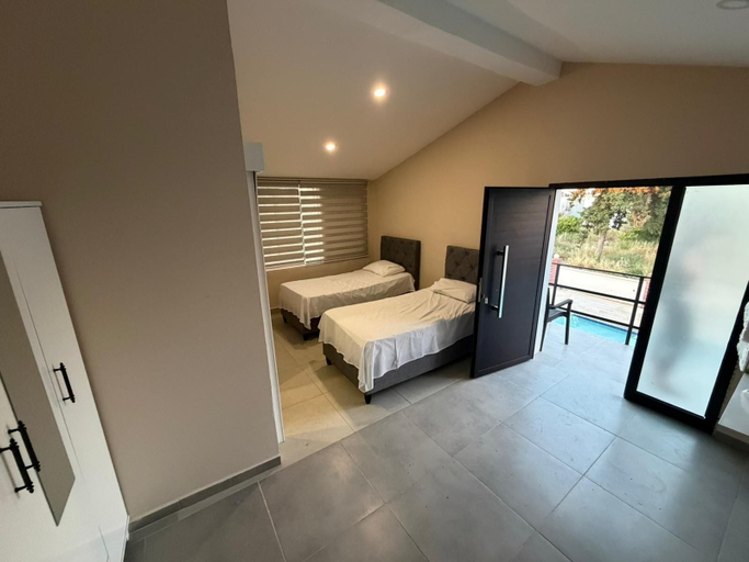Room 4, Marsin Hotel