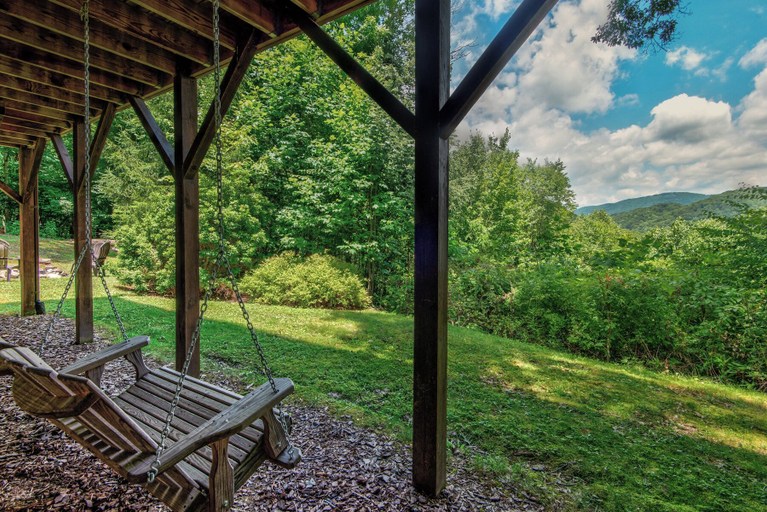 Interior 5, Crosswind Hot Tub - Firepit - Mountain Views, Watauga