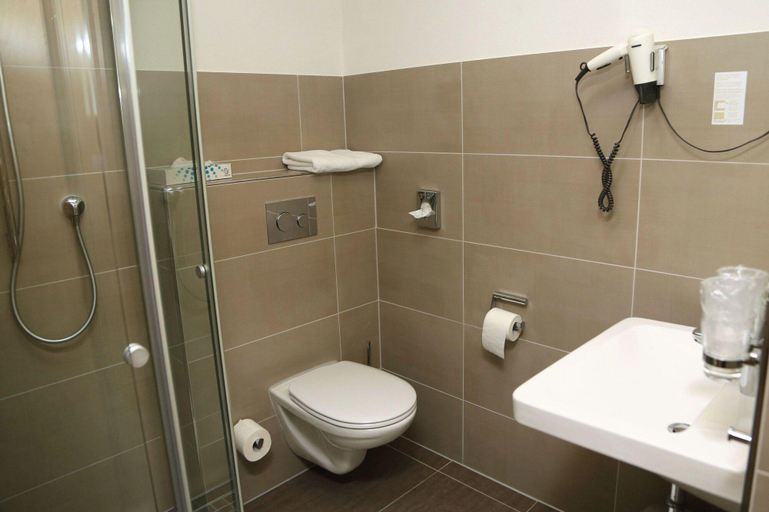 Bathroom 4, Hotel Lindleinsmuhle, Würzburg