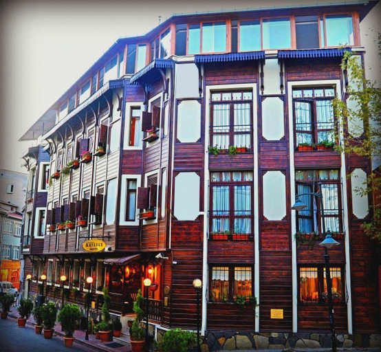 Exterior & Views