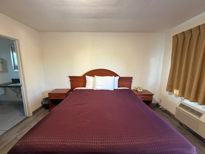 Room 5, Townhouse Motel, San Joaquin