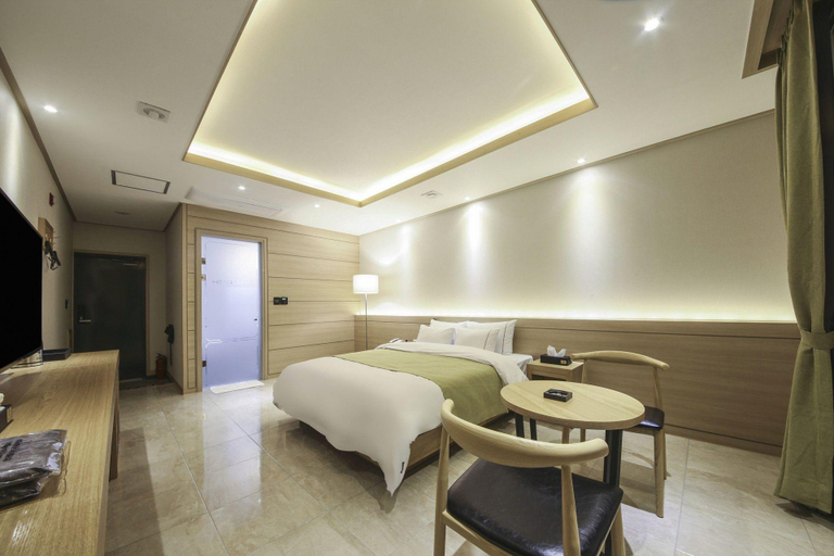 Bedroom 4, Yeosu Hotel ZAVA, Yeosu