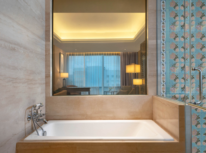 Bathroom 5, Hotel Tentrem Semarang, Semarang