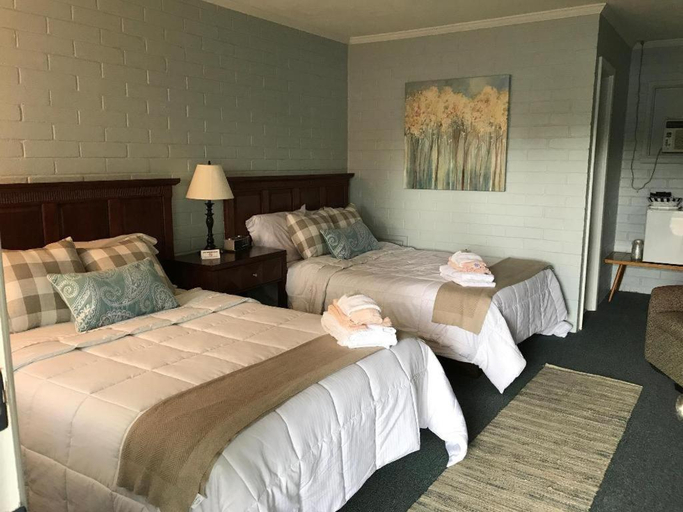 Bedroom 3, Keuka Lake Motel, Steuben