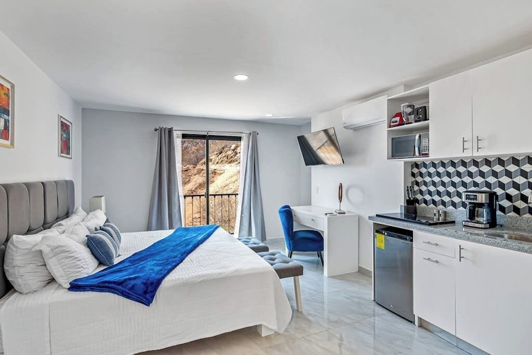 Room 4, Morgan Residences 508 @ Boutique Hotel With Pool, Gym & Spa, La Paz