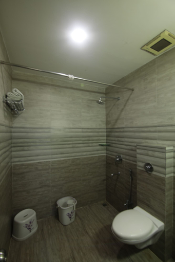 Bathroom 4, Hotel Silver Shine, Chhindwara
