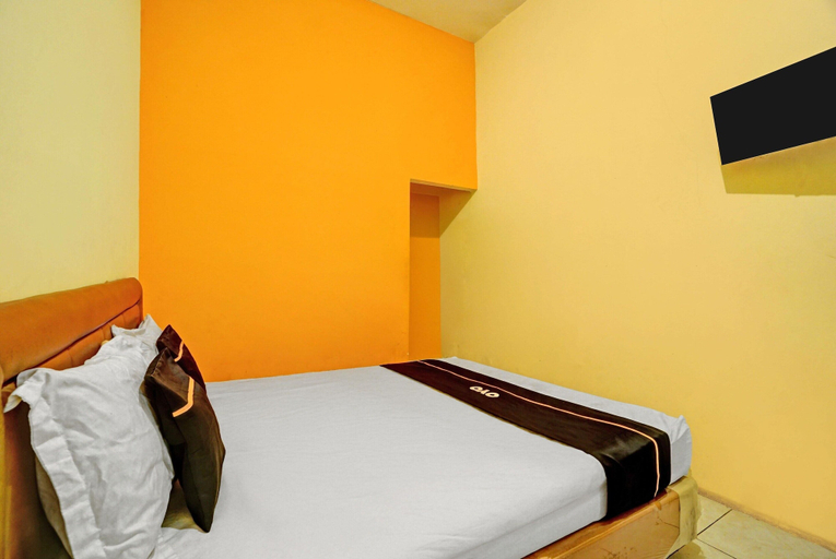 Room 5, Inviting Standard DBL Stay W/wifi Parking Access, Surabaya