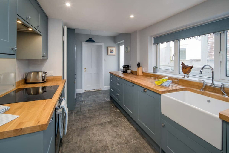 Room 3, Riggers Rest Stylish Renovated Home With Parking, Isle of Wight