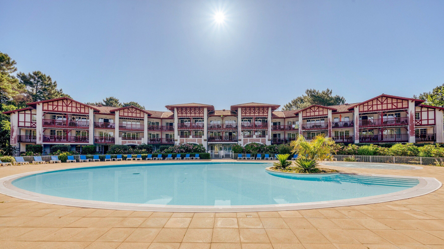 Pool 4, Stunning Landes Pine Apartment for 5, Landes