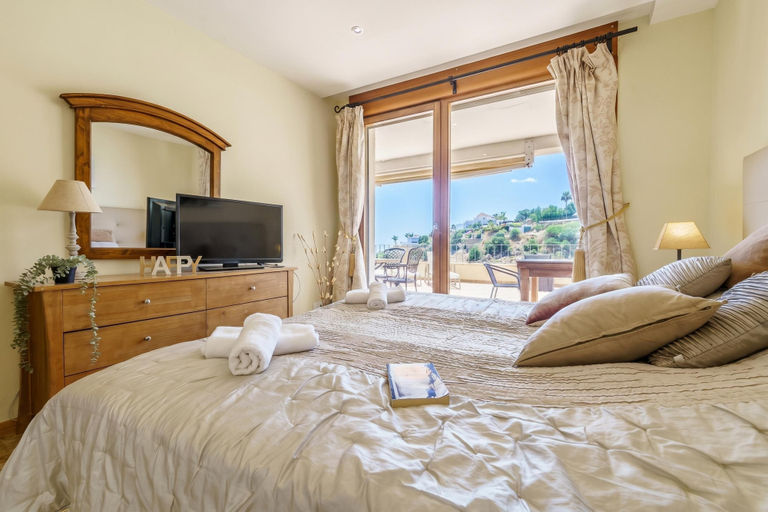 Room 2, Marbella Mountain With sea View and Pool, Málaga