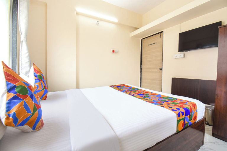 Room 4, Fabhotel Himalay Guest House, Pune