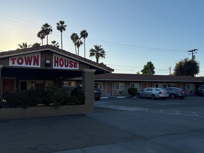 Exterior, Townhouse Motel, San Joaquin
