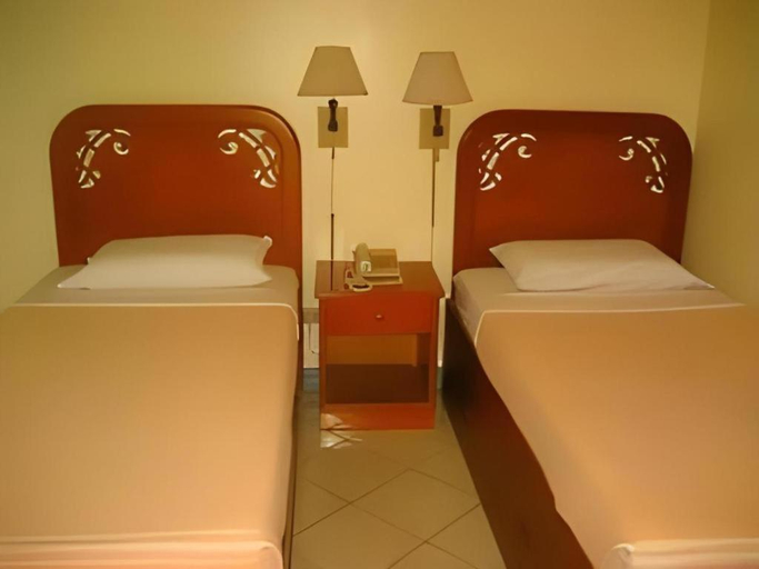 Bedroom 4, Royal Am Rei Hotel by RedDoorz, Bacolod City