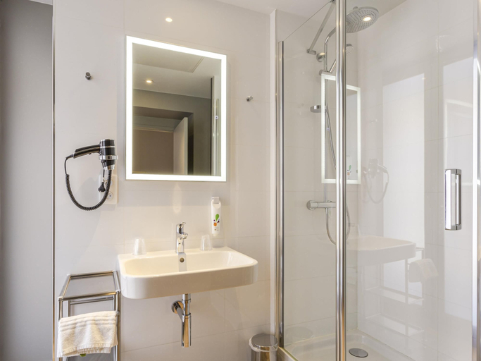 Bathroom 4, Ibis Styles Toulouse Capitole, Haute-Garonne