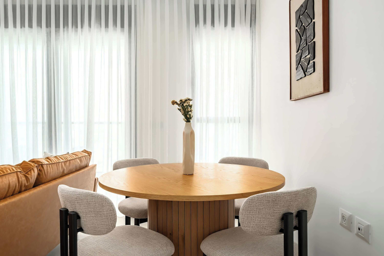 Dining 3, Premium 2BR- Beach Steps Balcony Mamad