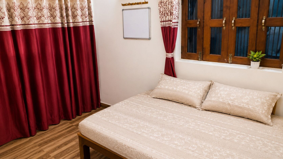 Room 4, Balaji Hotel, Farrukhabad