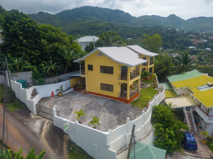 Exterior & Views 2, Dar and Douce