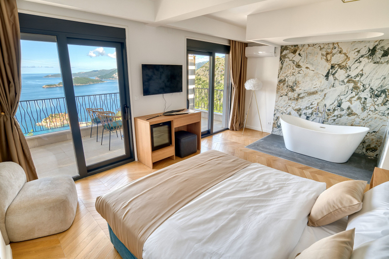 Room 4, Quercus Villa 2