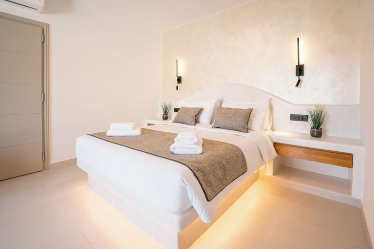 Room 4, Serenity Collection Suites, South Aegean