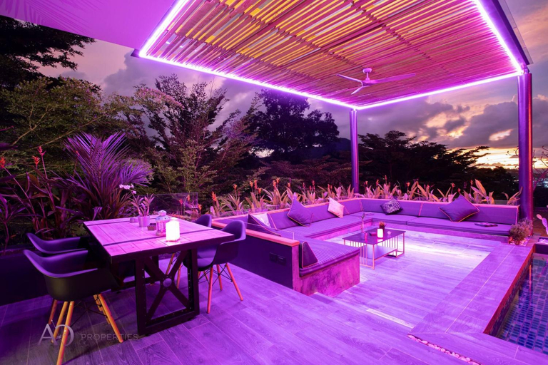 Shared lounge/TV area