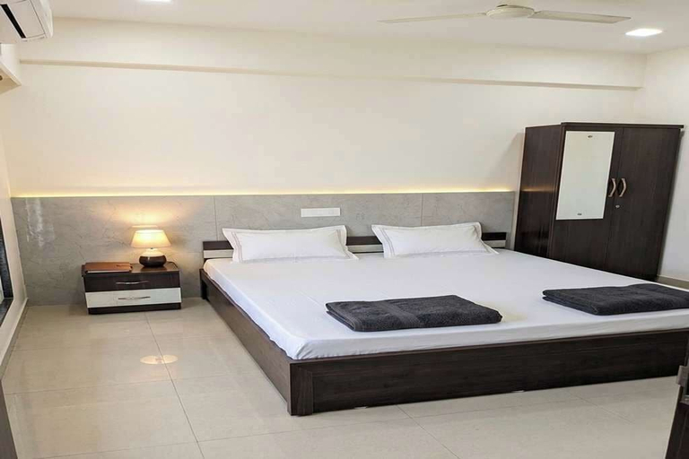 Room 2, Hotel Tattva urban stays, Jalgaon