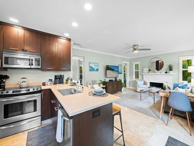 Interior 3, Heated Pool Bungalow Retreat Near Beaches, Broward