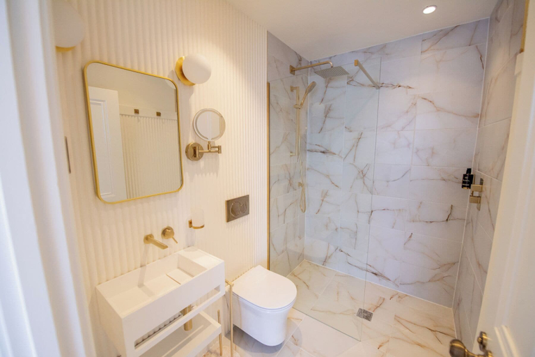 Bathroom 3, The Carre Arms Hotel, Lincolnshire