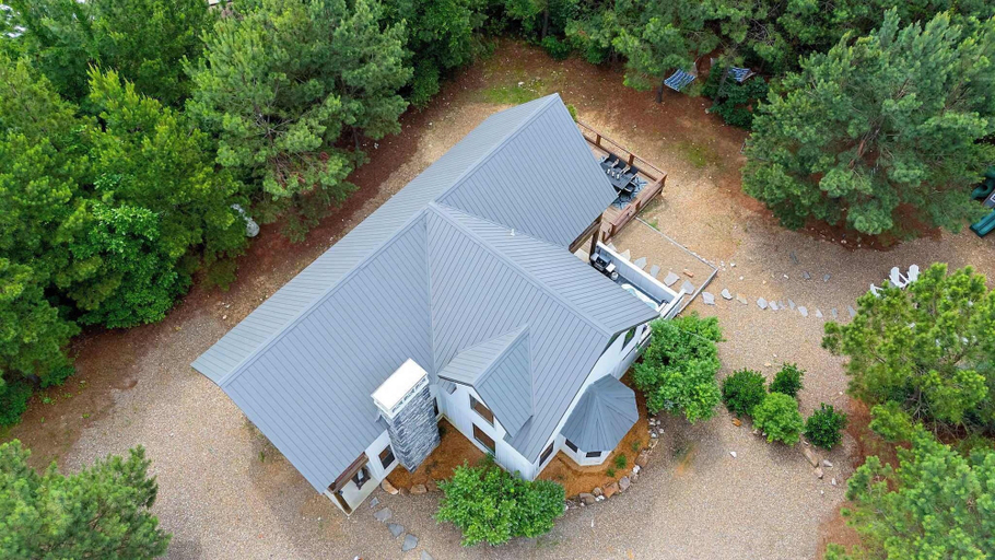 Exterior 4, Sugarberry Farm Farmhouse! Firepit, Porch Swing, McCurtain