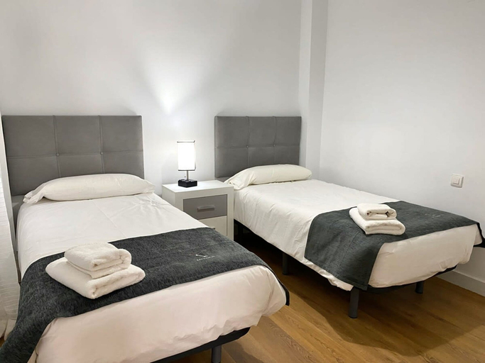 Room 4, Studio 2 Bed-1 Bathroom for 3 NO Terrace F-3, Málaga