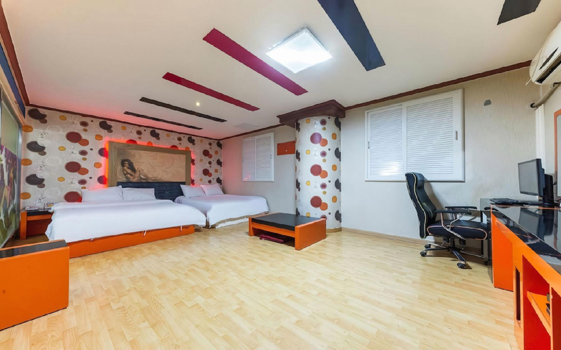 Bedroom 4, Daejeon Yongjeon Happy Tower, Dong