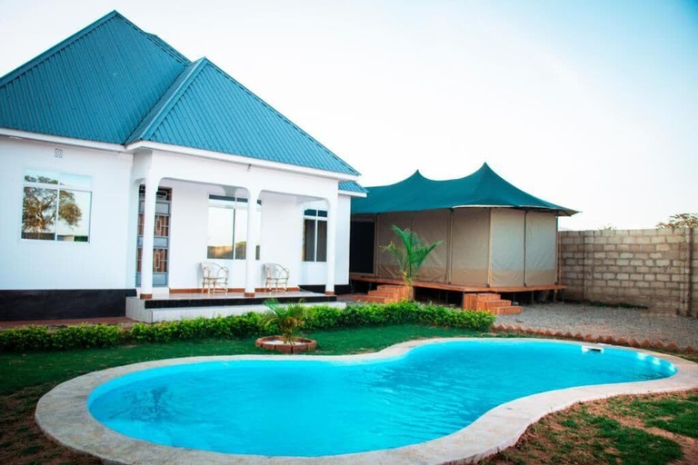 Pool, LocalVillaLodge, Meru