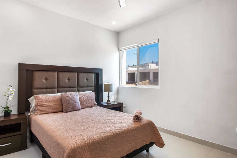 Room 4, Fantastic Dog-friendly Home With Heated Pool, Hot Tub, Partial Ocean View, Patio, Tijuana