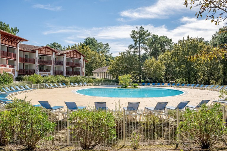 Pool 2, Beautiful Landes Alcove Apartment for 4, Landes