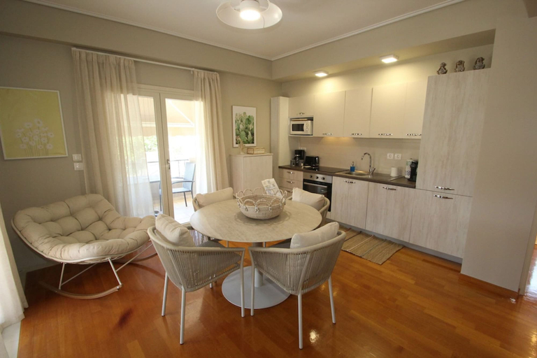 Room 2, Dafne by Frangki, Attica